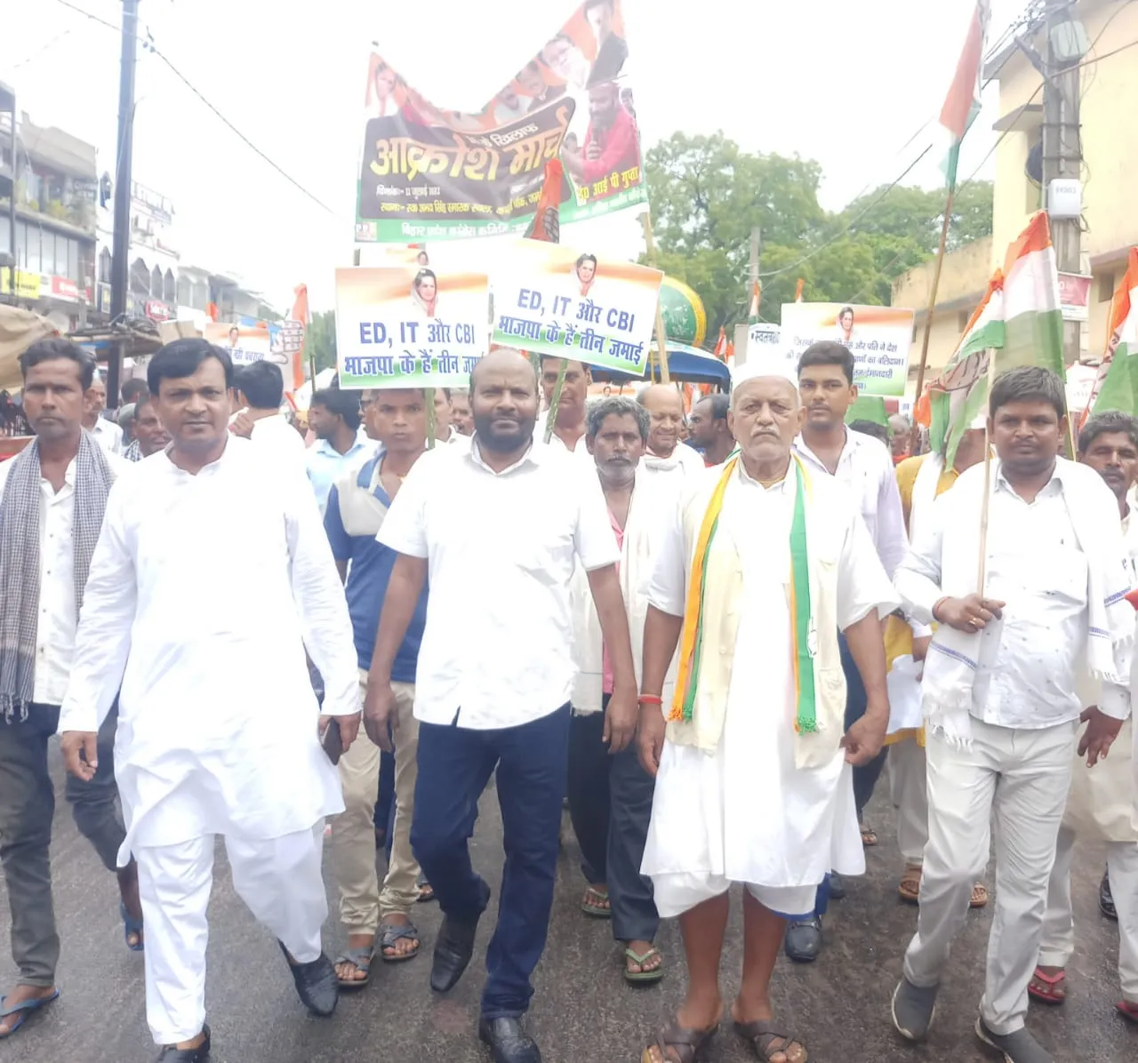Congress supporters of Jamui took to the road to protest